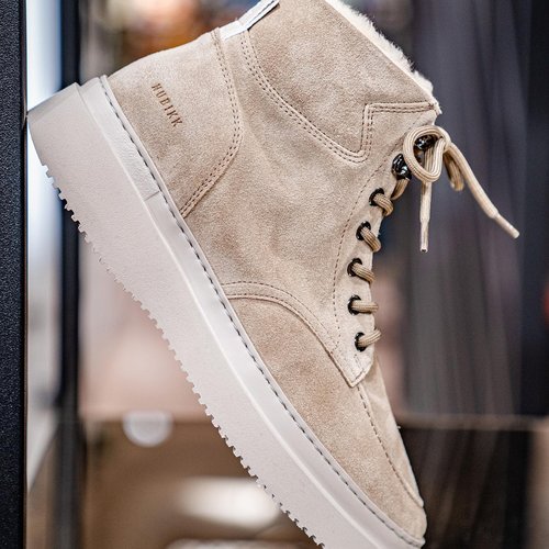 Tauche ein in die Welt von NUBIKK! Diese trendigen Schuhe verkörpern urbanen Chic und höchste Qualität. Schritte setzen,...