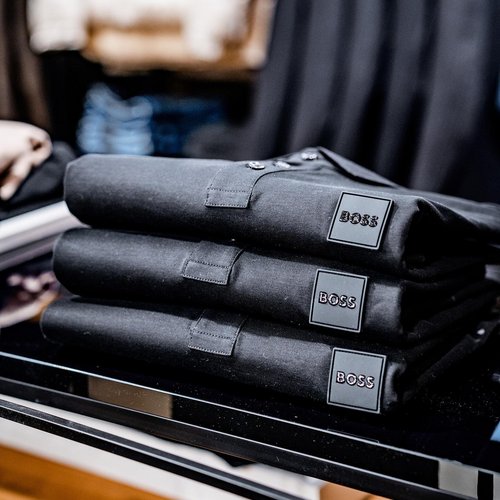 Genieße den Zauber des Winters mit der brandneuen Boss Black Winterkollektion in unserem PREMIUM CONCEPT STORE. ❄️👔 
...